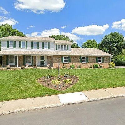 363 Oakwood Dr, Whitehall, PA 18052