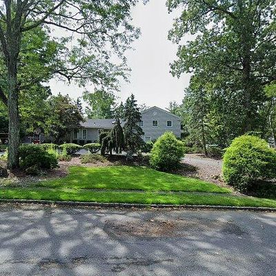 3 Hearthstone Ter, Livingston, NJ 07039