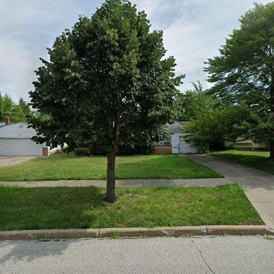 4037 Suffolk Rd, Cleveland, OH 44121