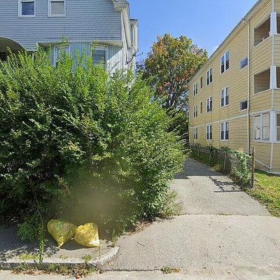 9 1/2 Fairbanks St, Worcester, MA 01610