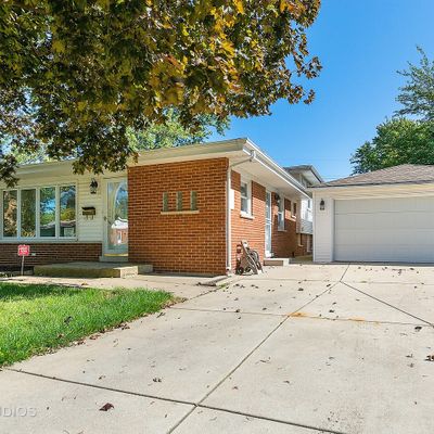 141 Grace Ln, Chicago Heights, IL 60411