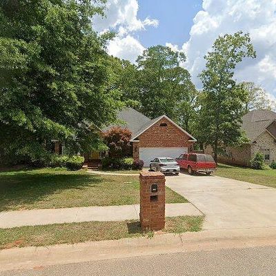 305 Hunts Landing Dr, Kathleen, GA 31047