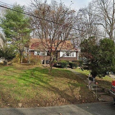 8 Tomahawk Trl, Denville, NJ 07834