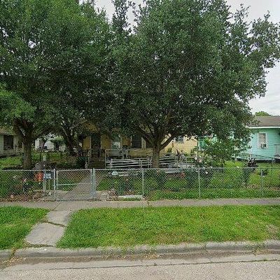 708 Denby St, Baytown, TX 77520