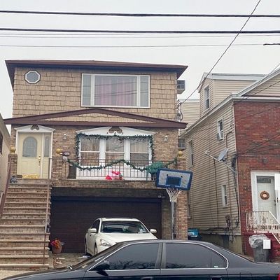 125 Hobart Ave, Bayonne, NJ 07002