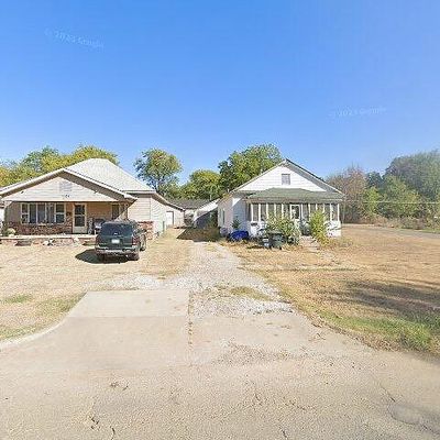 1102 W Division St, Henryetta, OK 74437