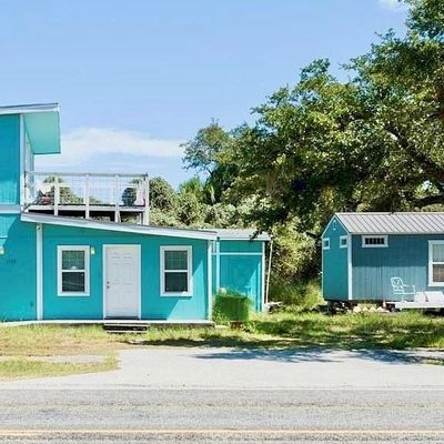 1124 N Pearl St, Rockport, TX 78382