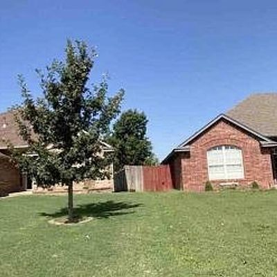 1127 S Silver Dr, Mustang, OK 73064