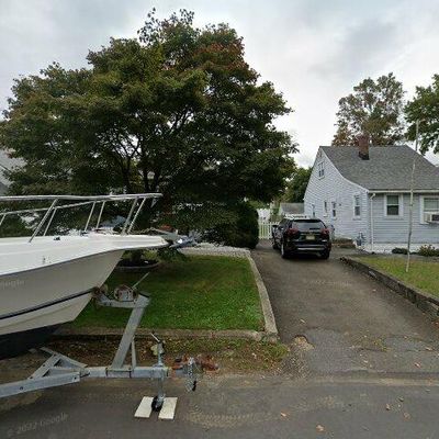 17 Ocean Blvd, Keyport, NJ 07735