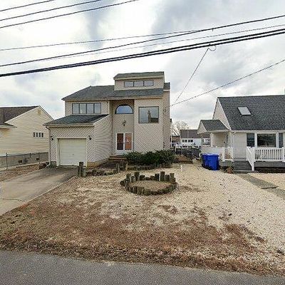 17 Venetian Ct, Toms River, NJ 08753