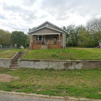 2102 Dewey Ave, Saint Joseph, MO 64505