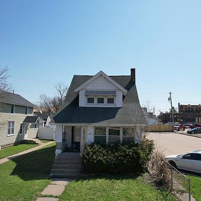 2417 Pershing Blvd, Clinton, IA 52732