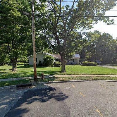 32 Crown Rd, Ewing, NJ 08638