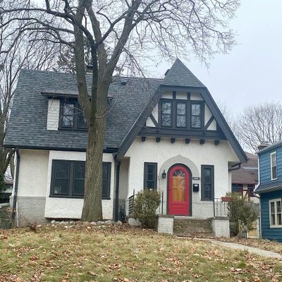 3491 N Maryland Ave, Milwaukee, WI 53211