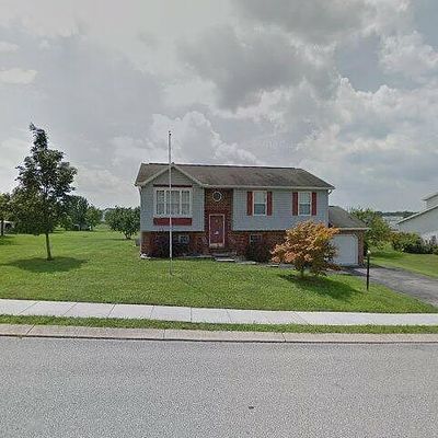 311 Drummer Dr, New Oxford, PA 17350