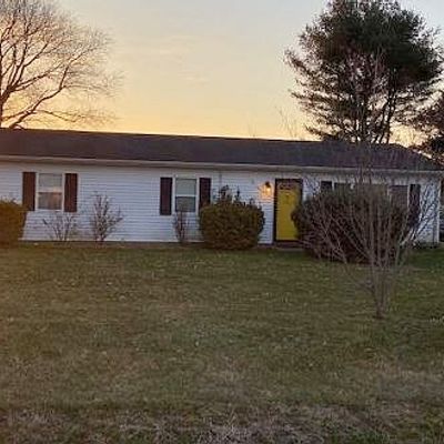 418 Silver Leaf Ln, Dover, DE 19901