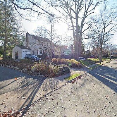 48 Freeman St, Roseland, NJ 07068