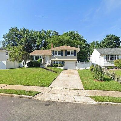 4 Ray Dr, Toms River, NJ 08753