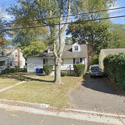 571 Hopping Rd, Belford, NJ 07718