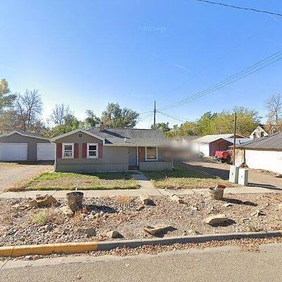 512 E Barry St, Glendive, MT 59330