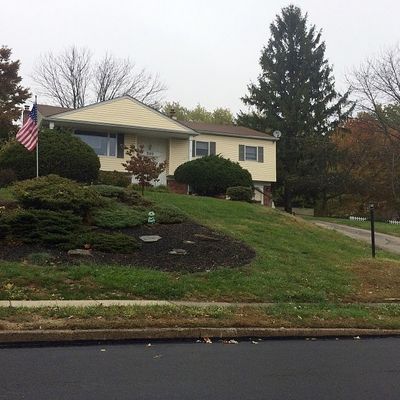 520 Deerfield Dr, Norristown, PA 19403