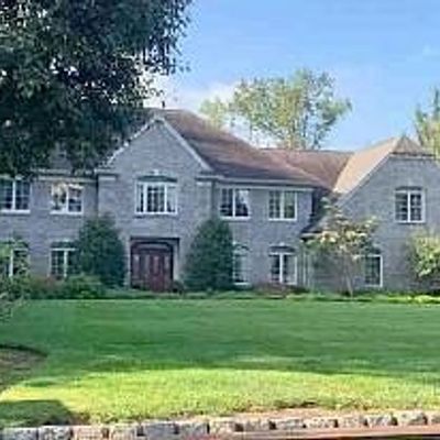 702 Saber Ct, Franklin Lakes, NJ 07417