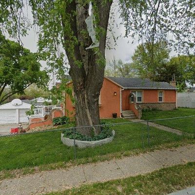 706 E Bell Ave, Des Moines, IA 50315