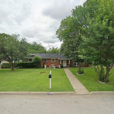 741 Briarwood Ln, Hurst, TX 76053