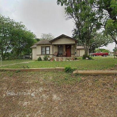 754 S Guadalupe St, Seguin, TX 78155