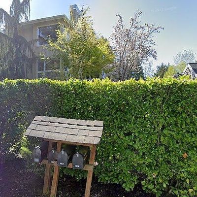 8021 Se 57 Th St, Mercer Island, WA 98040