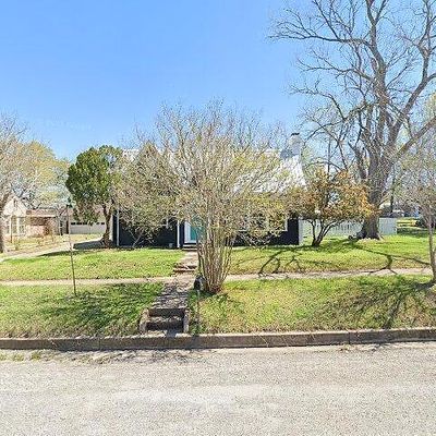 904 Lyons Ave, Schulenburg, TX 78956