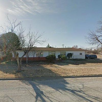 908 S Main St, Electra, TX 76360