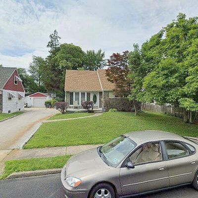 919 Brook Ave, Secane, PA 19018