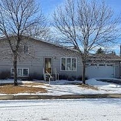 939 1 St Ave W, Dickinson, ND 58601
