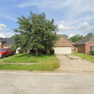 8530 E Highlands Xing, Highlands, TX 77562