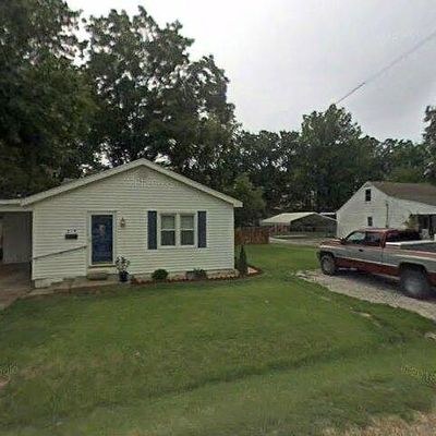 219 E William St, Salem, IL 62881