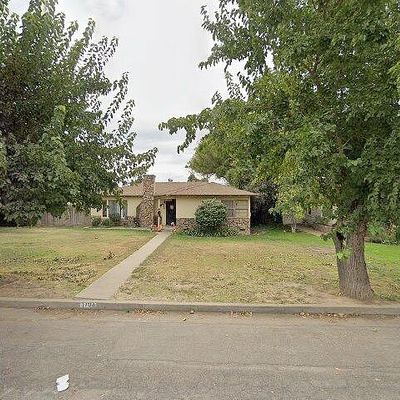 1704 Jennings St, Madera, CA 93637