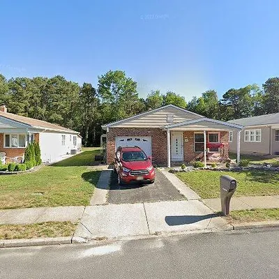 38 Paradise Blvd, Toms River, NJ 08757