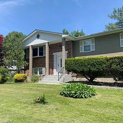 2 Pittsford Way, Nanuet, NY 10954