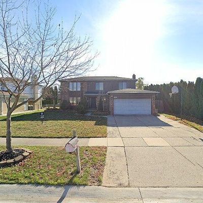 3452 Pipers Glen Dr, Sterling Heights, MI 48310