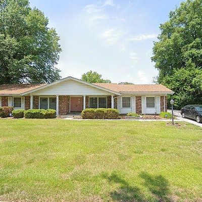 1 Westbury Dr, Chesterfield, MO 63017