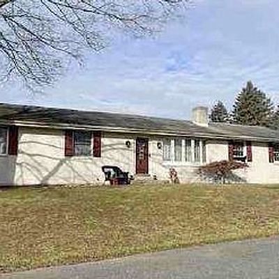 2270 Riverbend Cir, Allentown, PA 18103