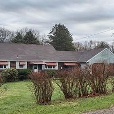 105 Arrowhead Dr, Beaver Falls, PA 15010