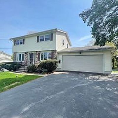 107 Canterbury Dr, Camillus, NY 13031