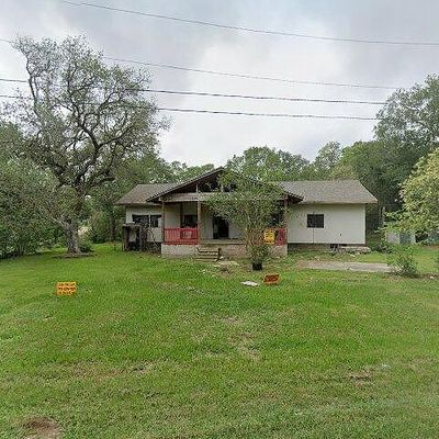 108 Bounty St, Blessing, TX 77419