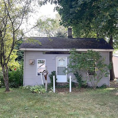 109 Pleasant St, Hartford, MI 49057