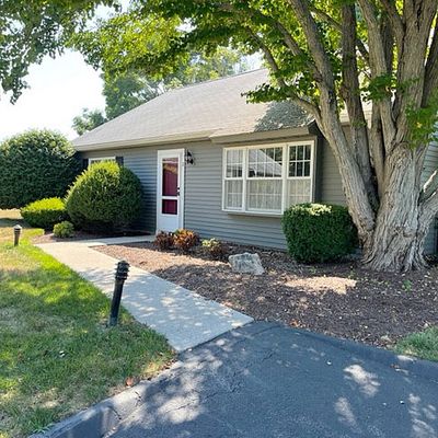 11 Aylesbury Cir, Madison, CT 06443