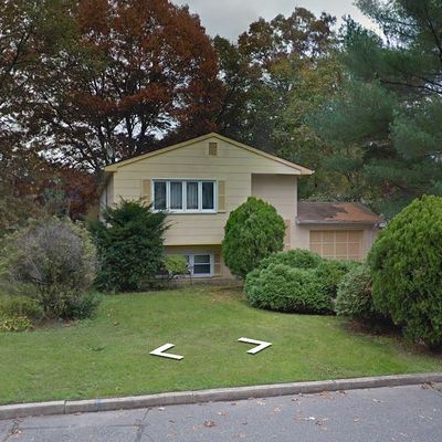 11 Roosevelt Ave, Greenlawn, NY 11740