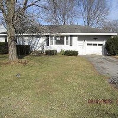 111 S Manor Dr, East Syracuse, NY 13057