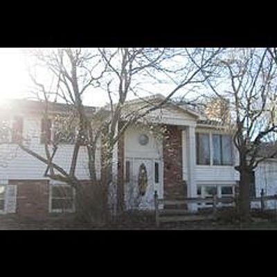 1114 Parkside Dr, Webster, NY 14580